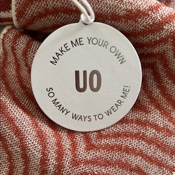 Geometric Patterned Scarf/Neck Guard - Picture 6 of 6